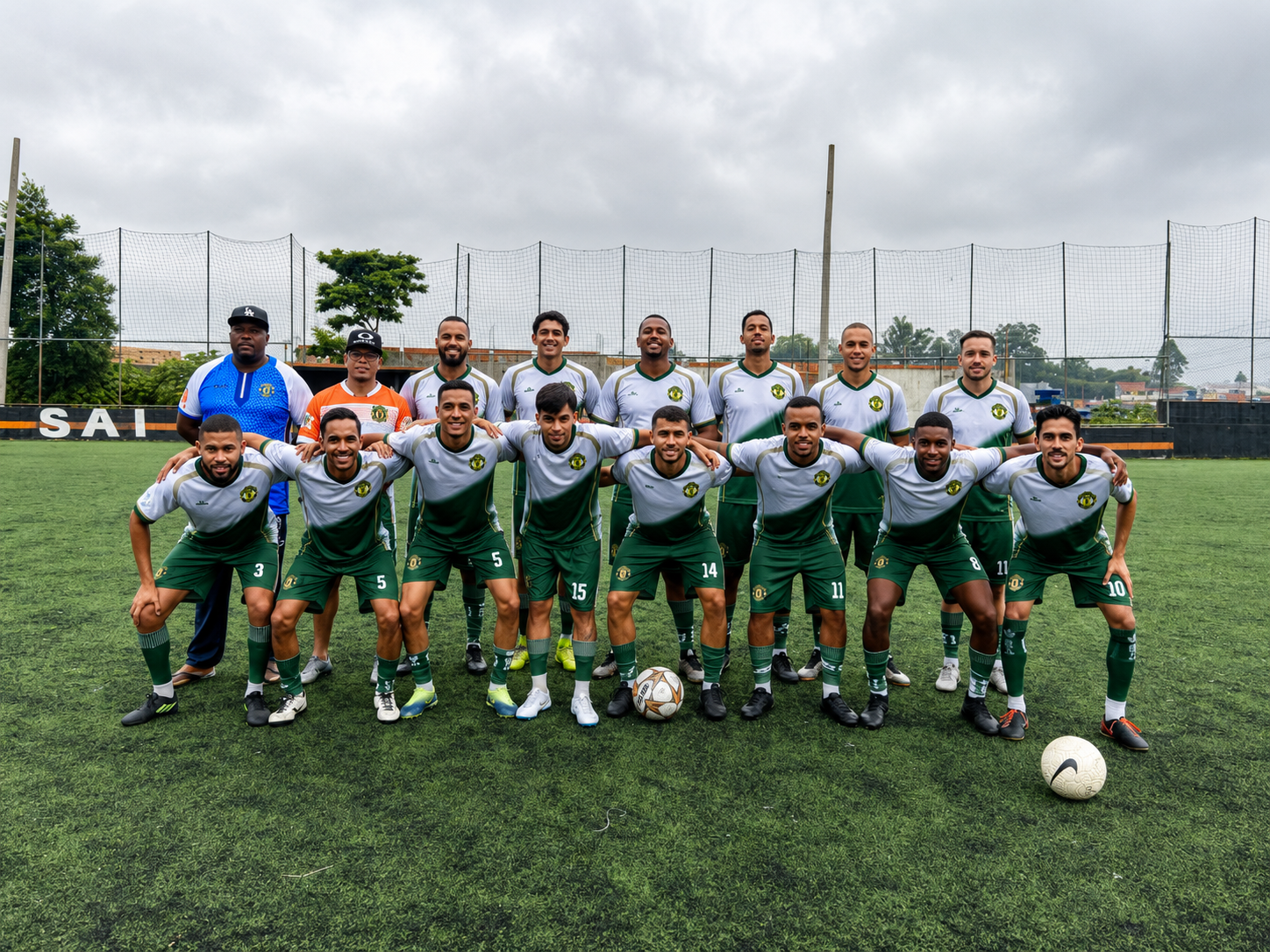 Time esportivo vestindo uniformes personalizados Hydra
